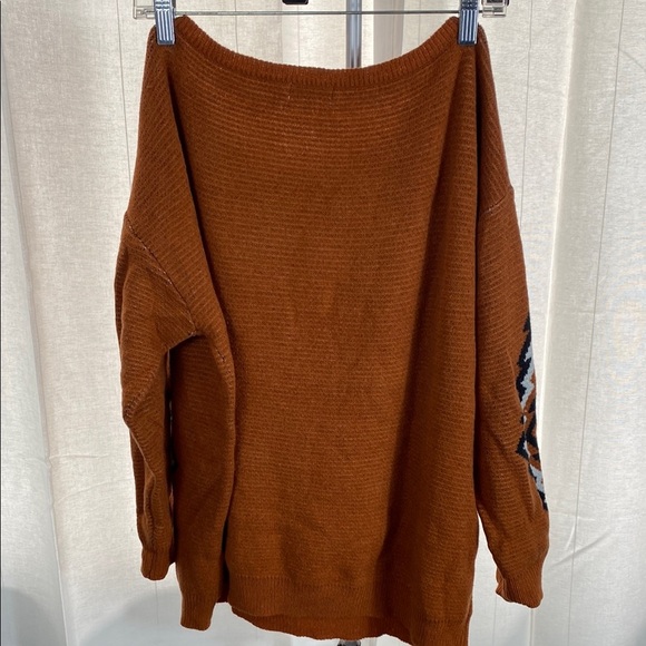 Women's Geometric Pattern Sweater - Rust - Picture 6 of 6